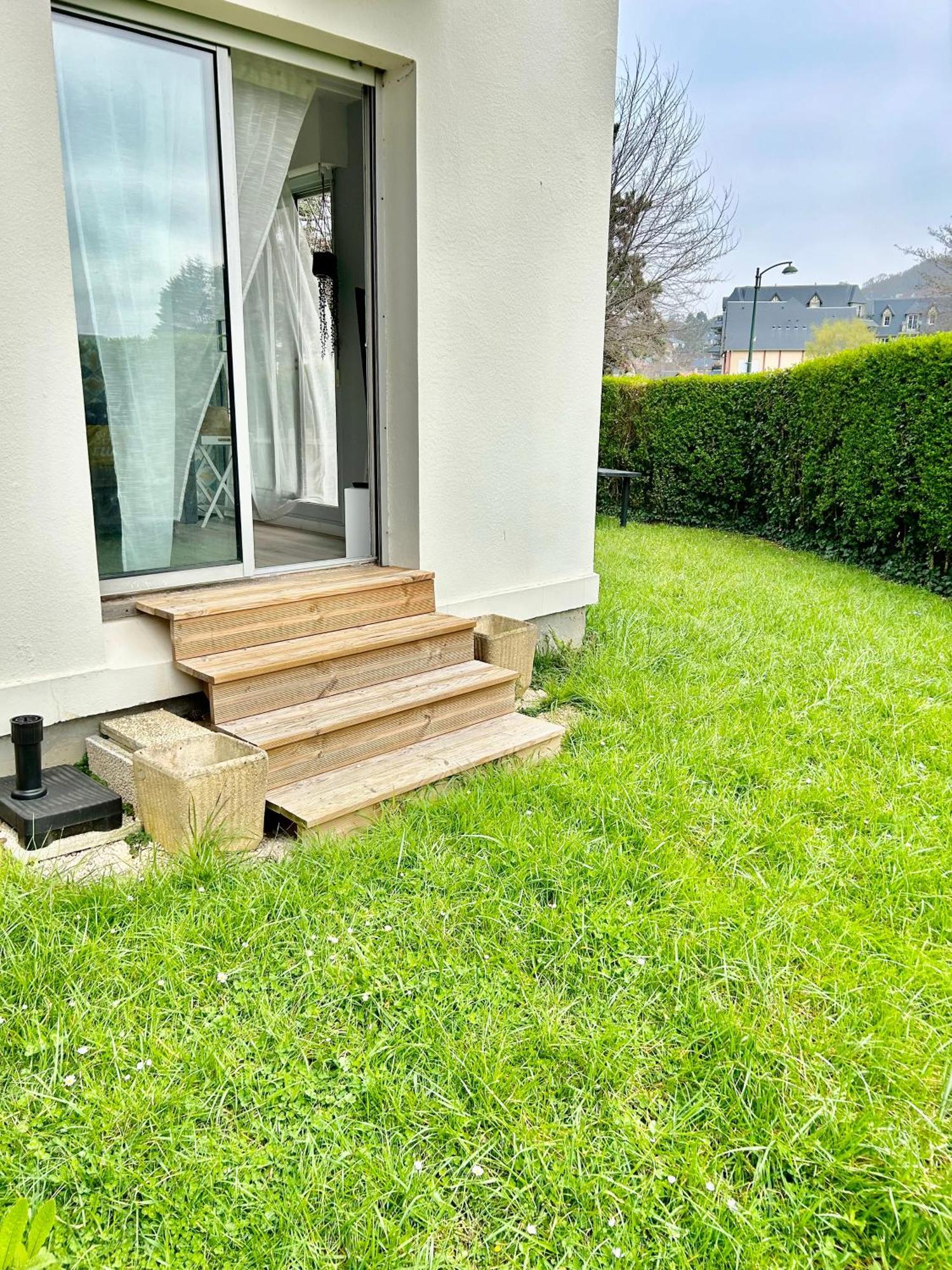 Superbe Appartement Avec Jardin Ensoleille Blonville-sur-Mer Exterior foto